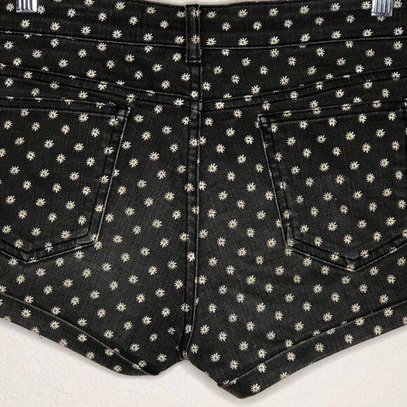 TopShop Moto Daisies‎ Shorts - Picture 5 of 8